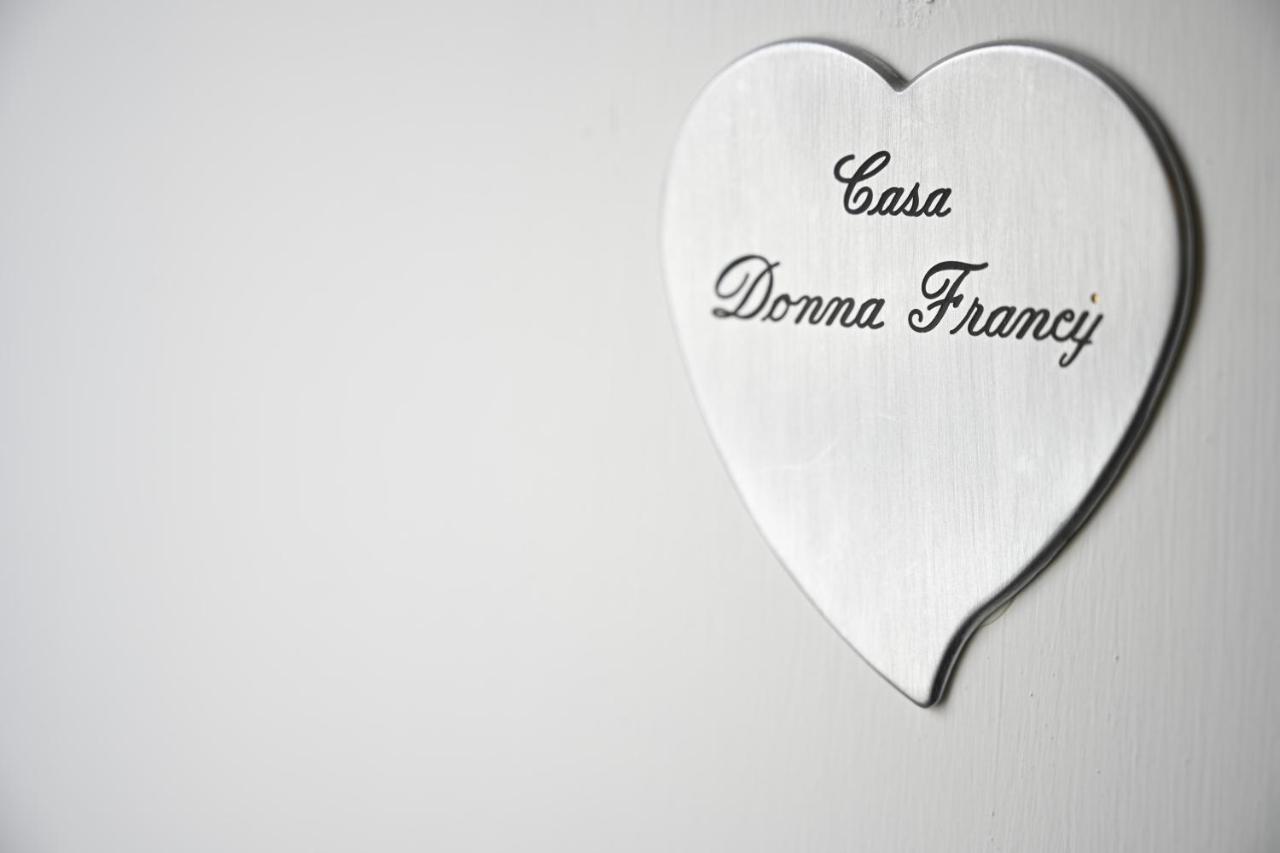 Casa Donna Francy City Center เนเปิลส์ ภายนอก รูปภาพ